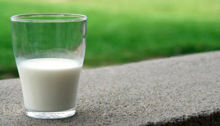 5 مكملات غذائية وأدوية تجنب تناولها مع الحليب