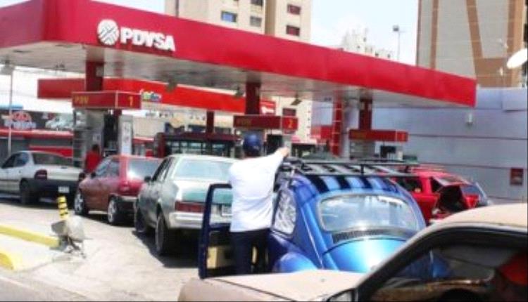 ترامب يضغط لخفض أسعار البنزين ويحذر الشركات من تجاهل تراجع النفط