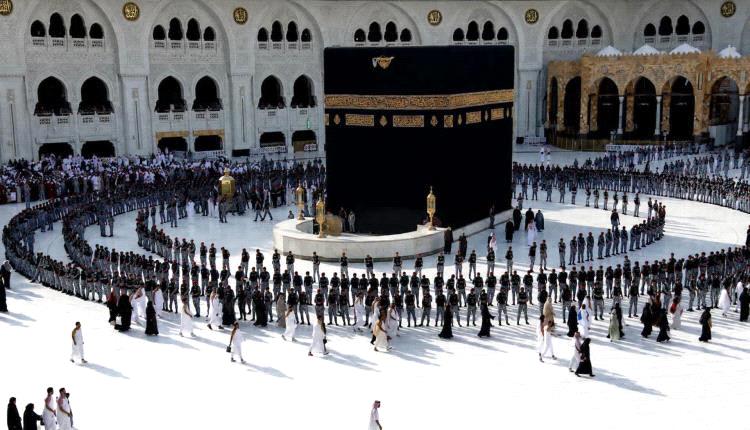 وزير الأوقاف يشارك في مراسم غسل الكعبة المشرفة بدعوة رسمية سعودية