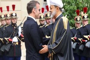 عُمان وفرنسا تعززان شراكتهما الاستراتيجية بتوقيع 12 اتفاقية في باريس