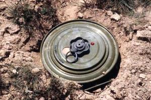 طفل يلقى مصرعه بانفجار لغم في البيضاء وسط تحذيرات من مخلفات الحرب