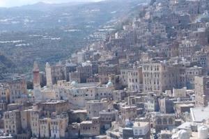 قيادات حوثية تقتحم مدارس للبنات في جبلة بإب وتهدد الطالبات الرافضات ترديد "الصرخة" بالفصل