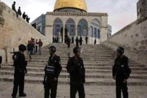 مستوطنون يقتحمون باحات المسجد الأقصى المبارك بحماية شرطة الاحتلال