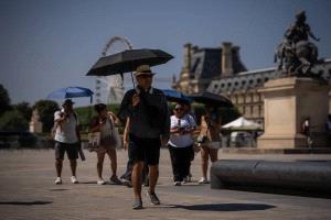 فرنسا تحصي نحو ألف وفاة منذ الأربعاء بسبب موجة الحر