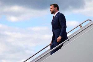 مفاوضات سويسرا: فانس يصل لبحث اتفاق مع إيران وسط توتر مضيق هرمز ولبنان
