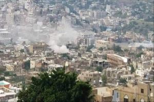 قصف حوثي يستهدف مناطق سكنية شمال تعز ويخلف أضراراً مادية