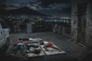 انهيار الكهرباء يشعل الجدل.. حكومة بلا قرار ومحافظ بلا صلاحيات