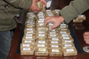 حملة أمنية واسعة جنوب مصر تُسقط 223 متهماً بتهريب الذهب والمخدرات