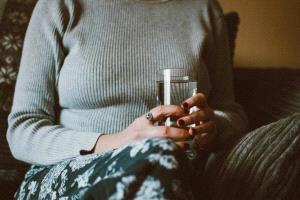 7 علامات تكشف أن جسمك لا يحصل على ما يكفي من الماء