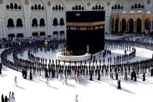 وزير الأوقاف يشارك في مراسم غسل الكعبة المشرفة بدعوة رسمية سعودية