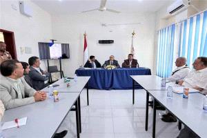 نائب وزير المالية يطّلع على أداء مكتب الضرائب في مأرب ويشدد على تعزيز الإيرادات