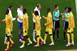 لقطة مثيرة قبل مواجهة إنجلترا وغانا.. لاعب إنجليزي يتجنب مصافحة بارتي