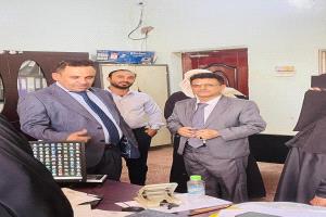 رئيس هيئة النقل البري يتفقد الانضباط الوظيفي في عدن ويشدد على سرعة إنجاز معاملات المواطنين