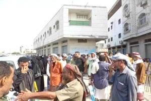 المبعدون المدنيون يطالبون بصرف متأخرات رواتبهم وتحسين أوضاعهم المعيشية