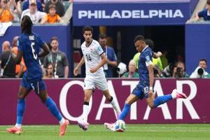 المنتخب الفرنسي يتغلّب على نظيره العراقي بثلاثية ويبلغ دور الـ32