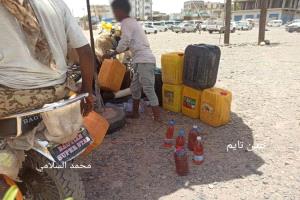 حملة ميدانية في لحج تُنهي ظاهرة بيع الوقود العشوائي على الخط العام