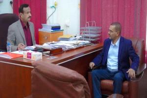 محافظ شبوة يدفع نحو تحديث الاتصالات ويشدد على تسريع التحول الرقمي
