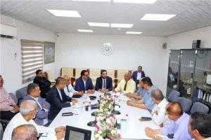 وكيل وزارة النفط يتفقد مصافي عدن ويشيد بانضباط الكوادر ومستوى الأداء
