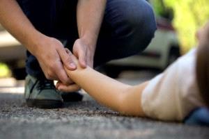مأساة في دنيزلي: وفاة طفلة وإصابة والدتها بحادث متتابع داخل مزرعة