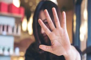 النيابة المصرية تباشر تحقيقات في بلاغ يتهم فنانة شهيرة بسلوكيات غير أخلاقية