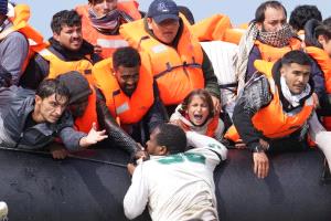الاتحاد الأوروبي يشدّد قواعد الهجرة ويفتح باب «مراكز العودة»