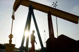 برميل النفط يقفز لـ 72.49 دولار بسبب التصعيد بين أمريكا وإيران