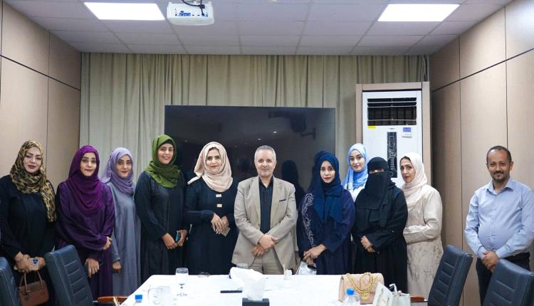 تعزيز دور المرأة في التنمية.. وزير الشؤون الاجتماعية يبحث بعدن شراكة فاعلة مع قيادات المجتمع المدني