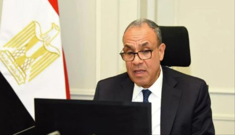 القاهرة تحذر من اتساع المواجهة وتطالب طهران بوقف الاستهداف فوراً