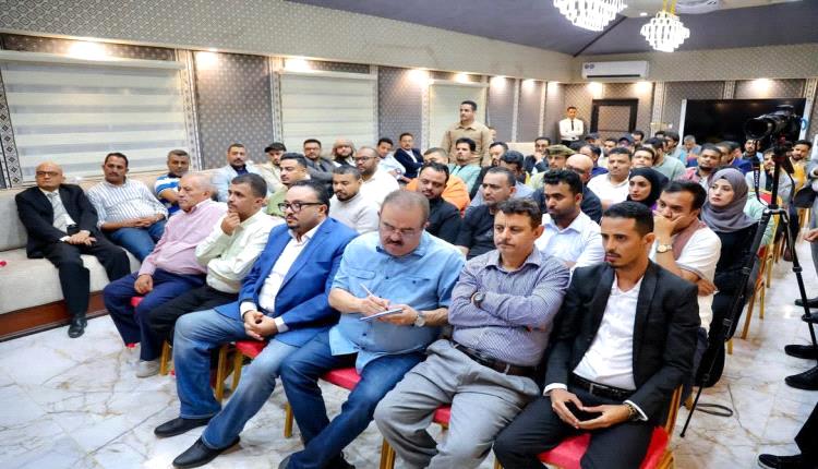 الإعلام يصنع الوعي… بينما الضجيج الرقمي يصنع الانتشار فقط