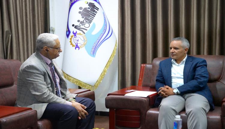 شراكة للتمكين الاقتصادي.. اليافعي يبحث مع بنك الكريمي توسيع برامج التمويل الأصغر