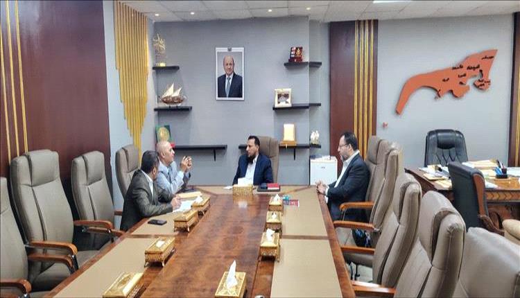 عدن تستعد للصيف.. تحركات حكومية لتعزيز استقرار الكهرباء والمياه