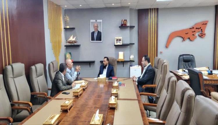 عدن تستعد للصيف.. تحرك حكومي لضمان استقرار الكهرباء والمياه