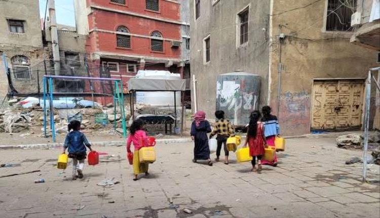 السكان يلجأون للمساجد بحثًا عن الماء وسط تفاقم أزمة الضخ