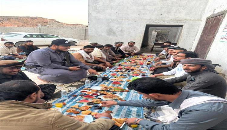 ملائكة الإنسانية يشعلون روح الأخوة بإفطار جماعي في عزان بشبوة