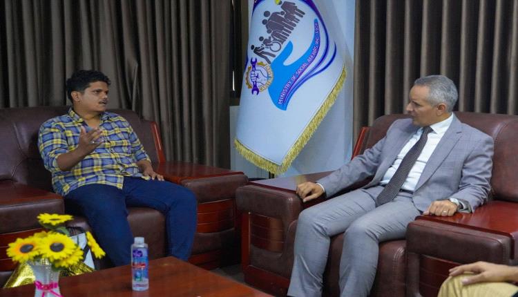 اليافعي يلتقي جريح الحرب محمد خليل ويؤكد دعم الجرحى وتقدير تضحياتهم