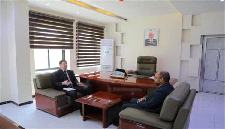 وزير الاتصالات يبحث مع المبعوث الأممي تعزيز الاستقرار وتطوير القطاع الرقمي في عدن