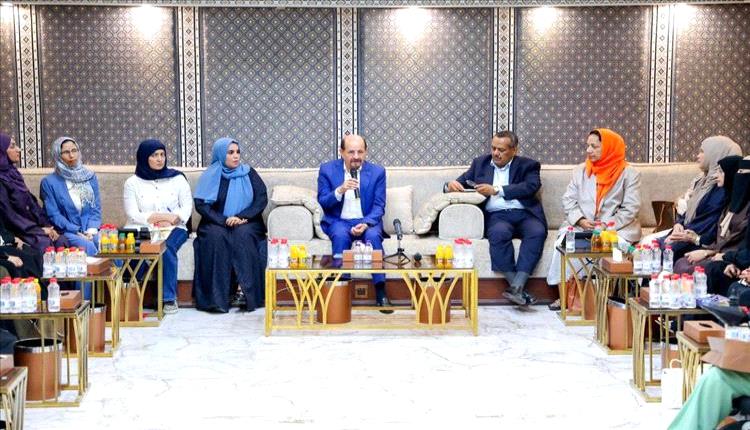 رئيس الوزراء: تمكين المرأة أولوية حكومية وتعزيز حضورها في مواقع القرار