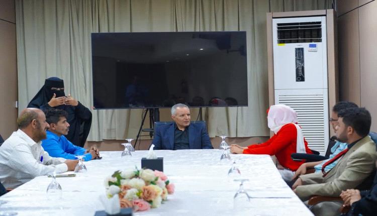 اليافعي يؤكد دعم حقوق ذوي الإعاقة خلال لقائه ممثلي الشبكة الوطنية للمناصرة