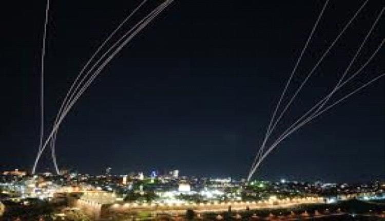 صواريخ إيرانية تهز شمال ووسط إسرائيل