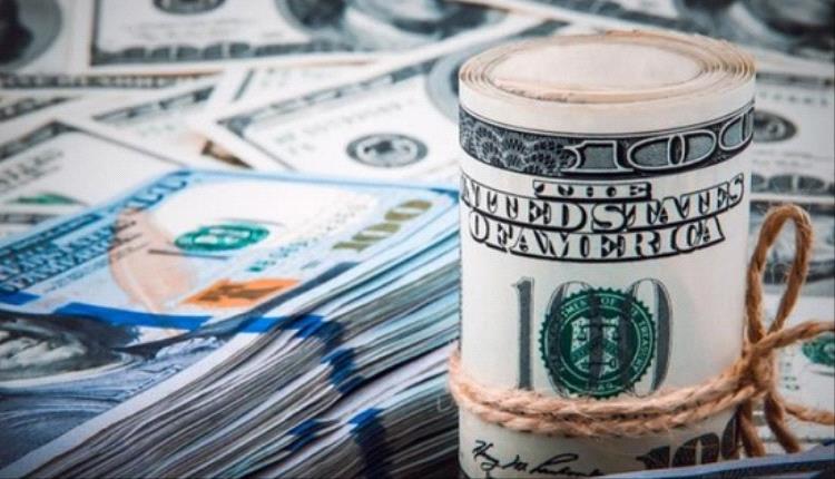 الدولار يرتفع لأعلى مستوى منذ نوفمبر مع تزايد الطلب على الأصول الآمنة