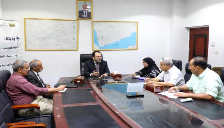 الكاف يترأس اجتماعاً لتنظيم نقل الوقود لمحطات الكهرباء في المحافظات المحررة