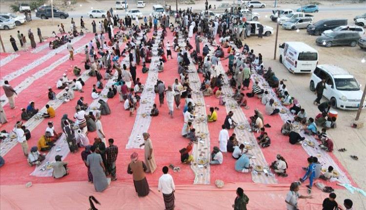 "أبناء العبري يتحدون على مائدة واحدة في رمضان"