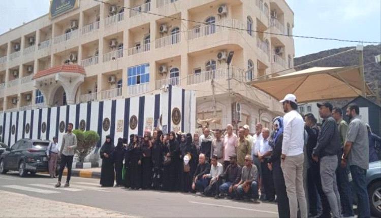 سلطات النفوذ السعودي تواصل منع موظفي الأمانة العامة للمجلس من ممارسة عملهم
