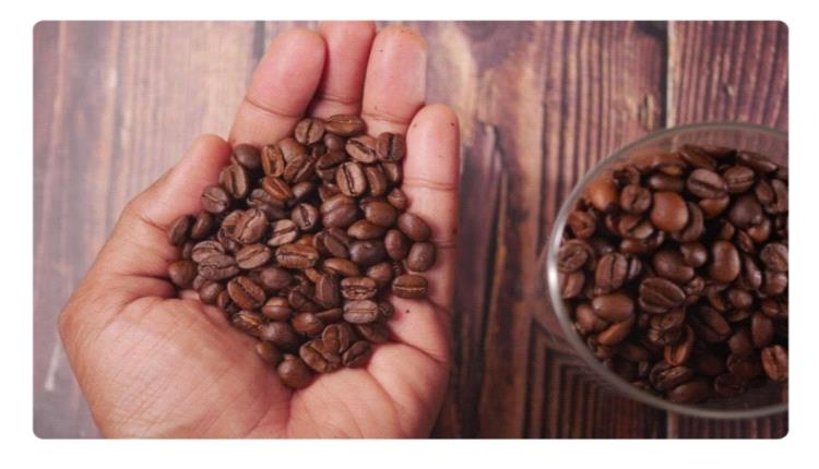 دراسة تكشف مركب طبيعي في القهوة يحمينا من التهابات اللثة