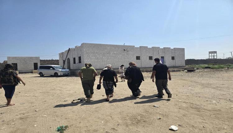 رجل أعمال يسدد ديون 9 سجناء معسرين بأبين ويعيدهم لأسرهم