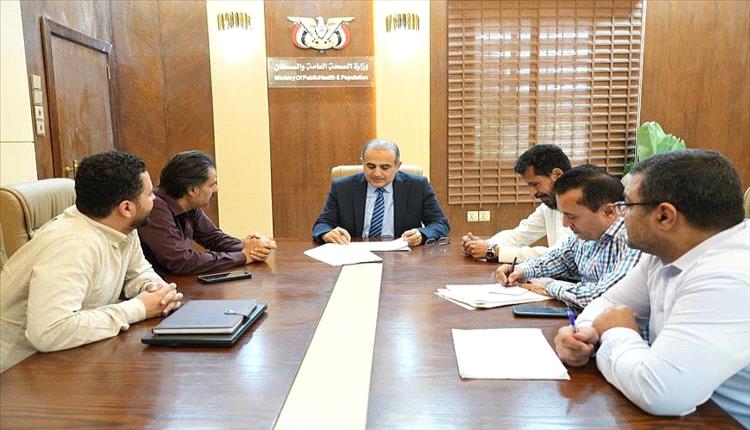وزير الصحة يناقش نتائج النزول الإشرافي لمشروع توفير الأدوية