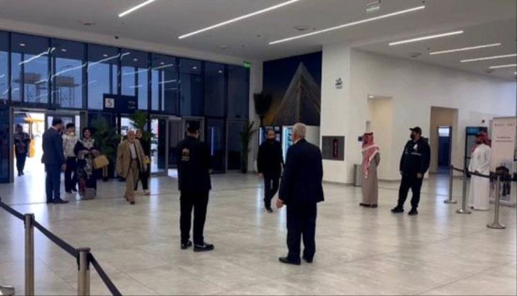 وصول أولى رحلات إجلاء العراقيين إلى مطار عرعر