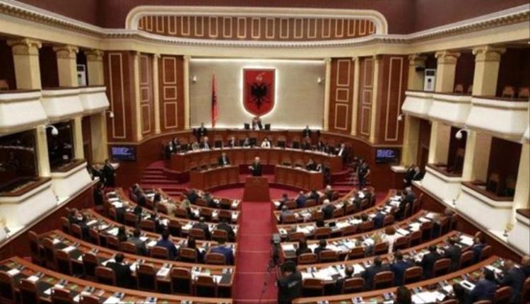 ألبانيا تصنّف الحرس الثوري الإيراني إرهابياً وتقطع علاقاتها مع طهران