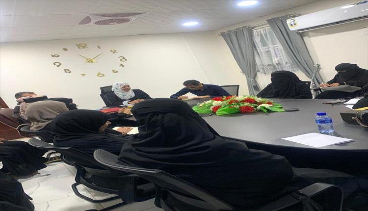 رئيسة الجهاز المركزي للإحصاء تعقد اجتماعًا موسعًا للعاملين في مسح ميزانية الأسرة بعدن
