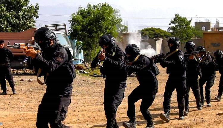 اليمن يحذر من تصعيد الحوثيين وتنسيقهم مع «جماعات إرهابية»
